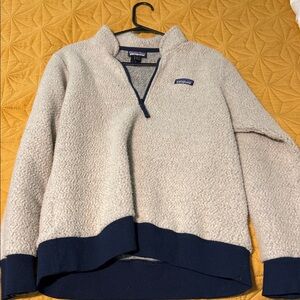 Patagonia Beige and Dark Blue Fleece Pullover